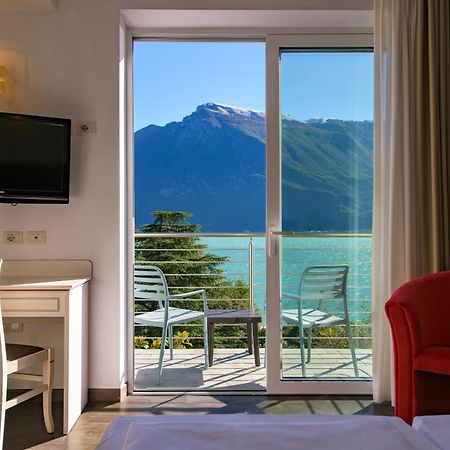 Hotel Sogno Del Benaco Лимоне-суль-Гарда Экстерьер фото