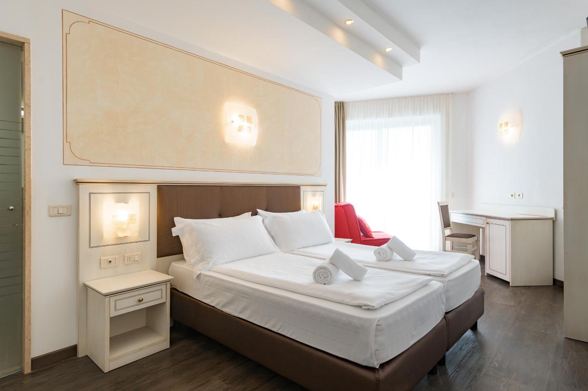 Hotel Sogno Del Benaco Лимоне-суль-Гарда Экстерьер фото