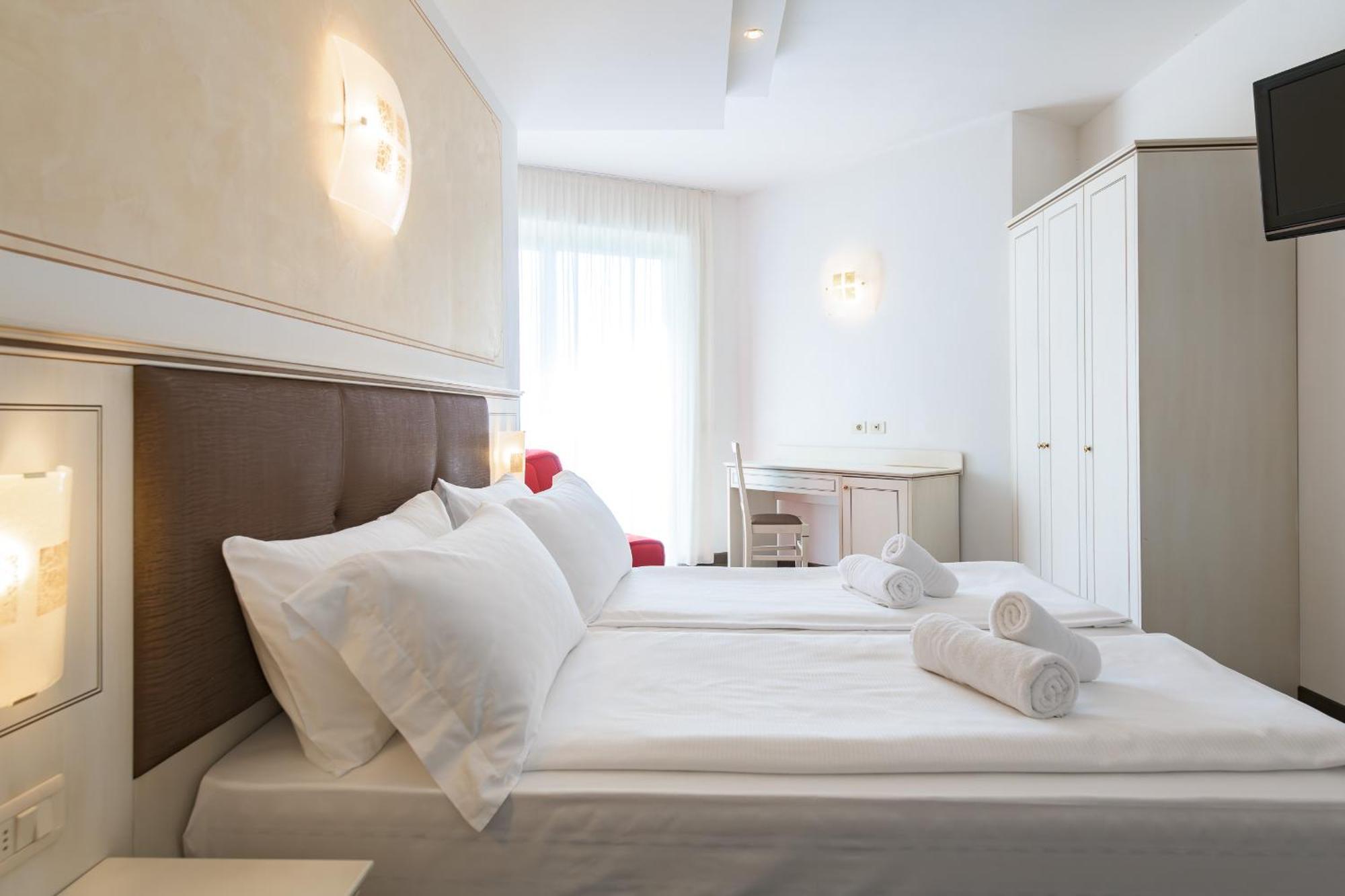 Hotel Sogno Del Benaco Лимоне-суль-Гарда Экстерьер фото