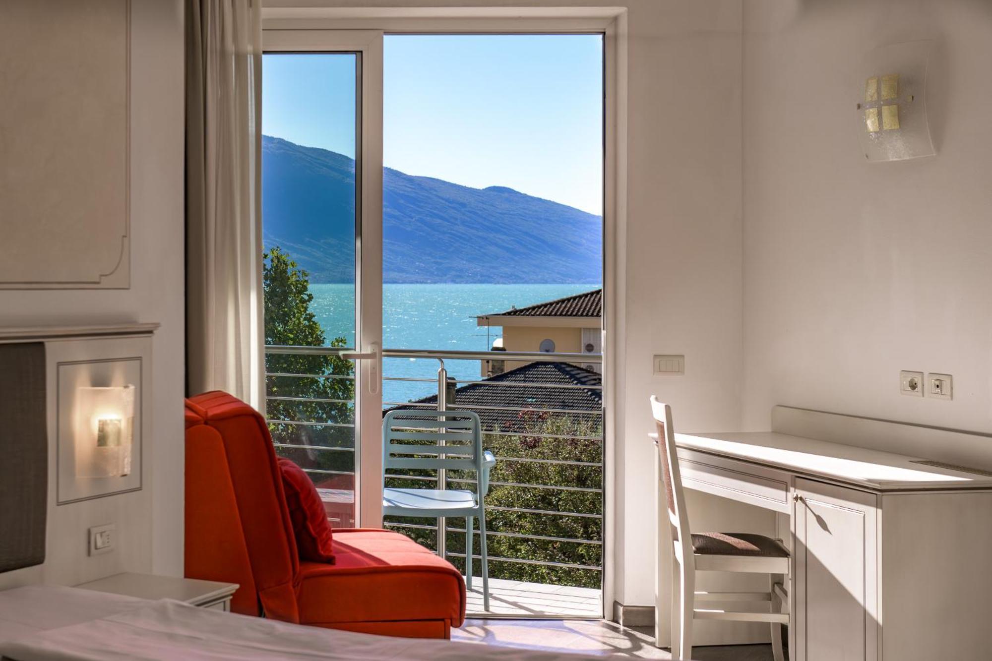 Hotel Sogno Del Benaco Лимоне-суль-Гарда Экстерьер фото