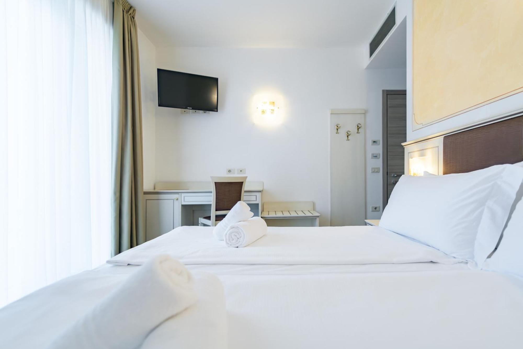 Hotel Sogno Del Benaco Лимоне-суль-Гарда Экстерьер фото