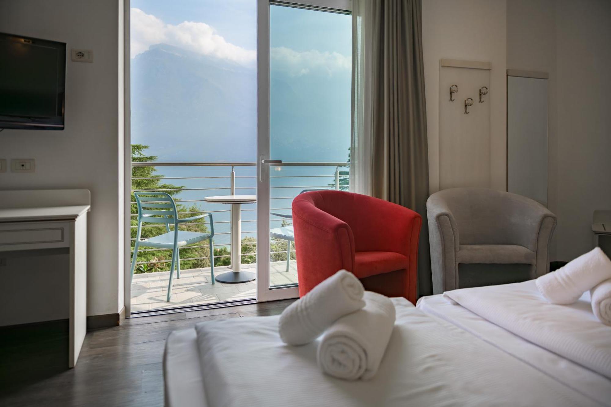 Hotel Sogno Del Benaco Лимоне-суль-Гарда Экстерьер фото