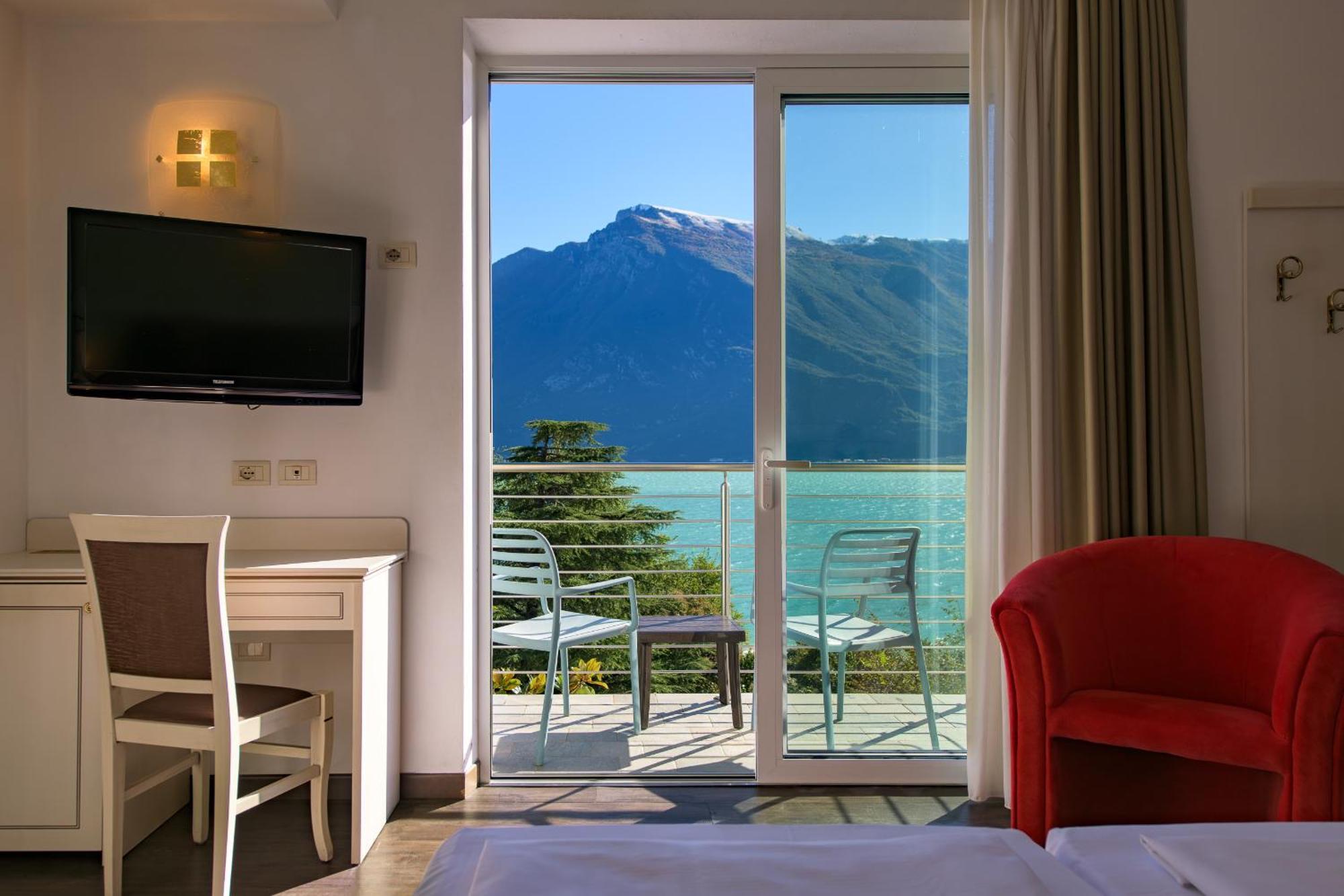 Hotel Sogno Del Benaco Лимоне-суль-Гарда Экстерьер фото