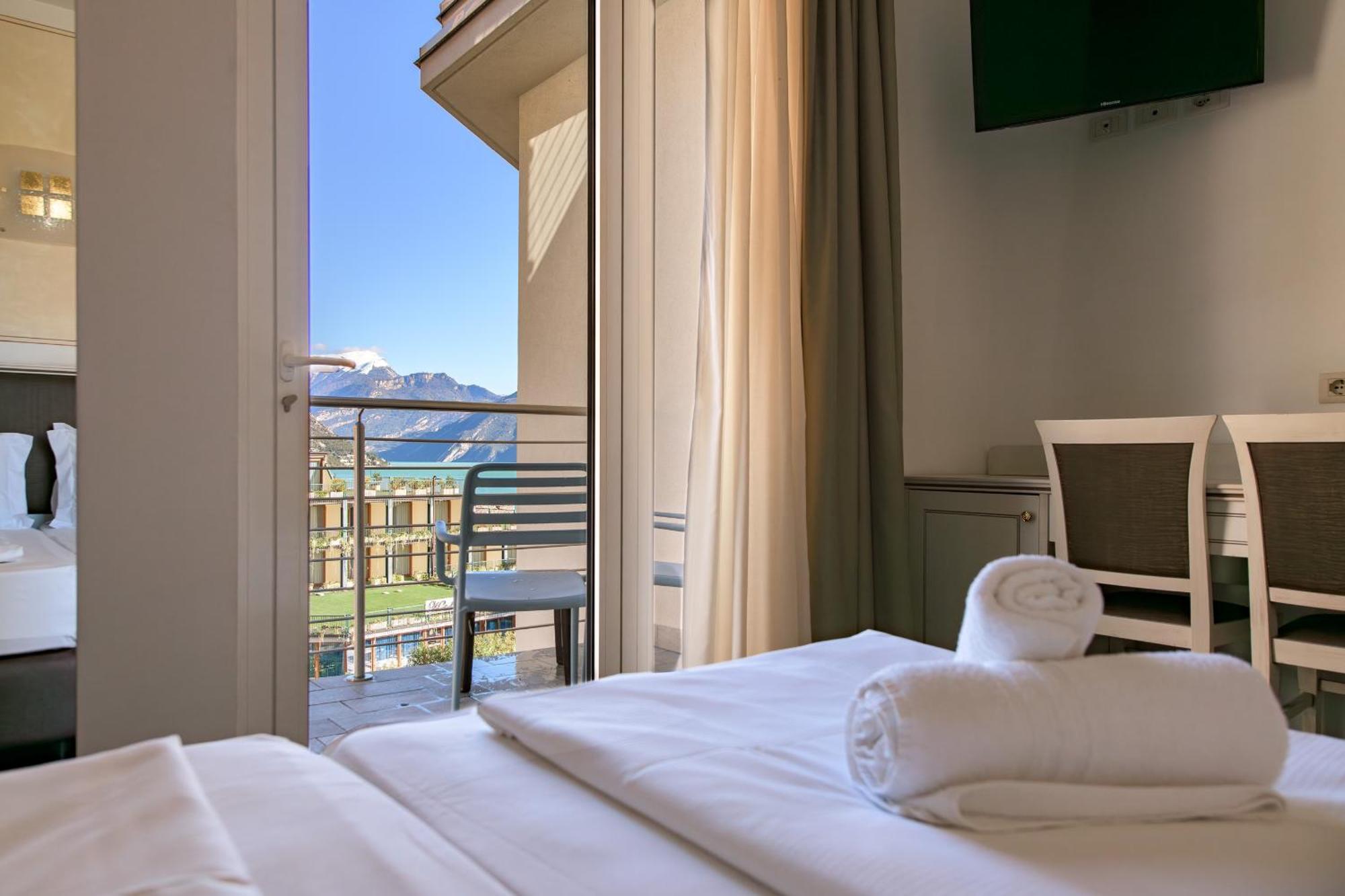 Hotel Sogno Del Benaco Лимоне-суль-Гарда Экстерьер фото