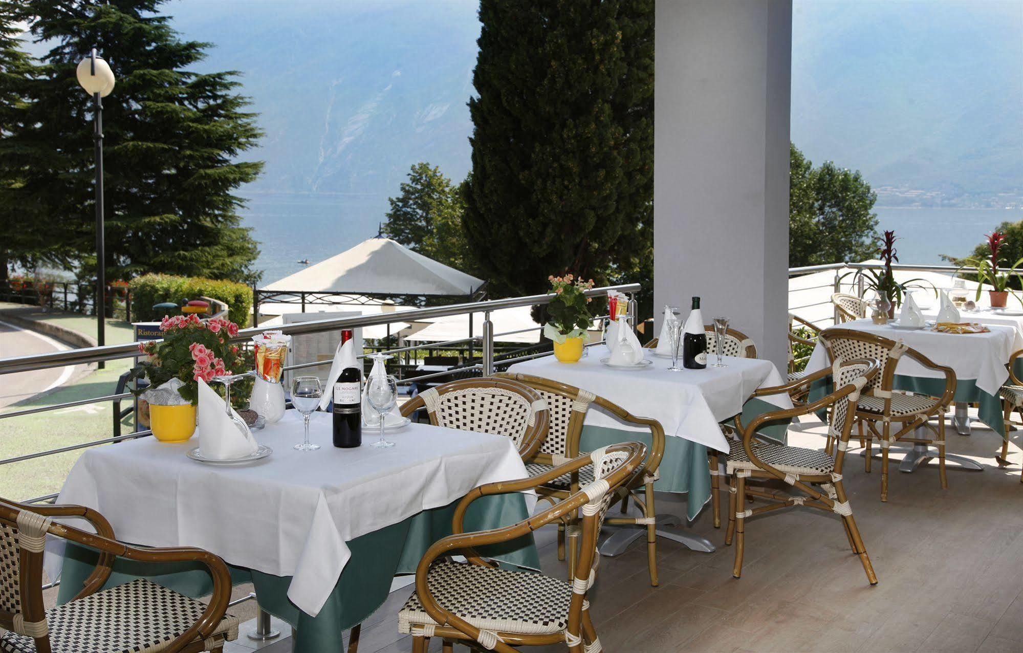 Hotel Sogno Del Benaco Лимоне-суль-Гарда Экстерьер фото